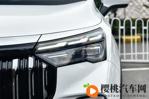 换装直瀑式前脸格栅，升级Flyme车机，第三代吉利豪越L实车亮相-1