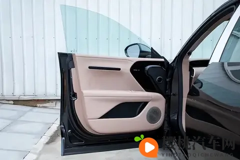 全系标配5C快充+双排按摩,这款中型SUV怎么样-3