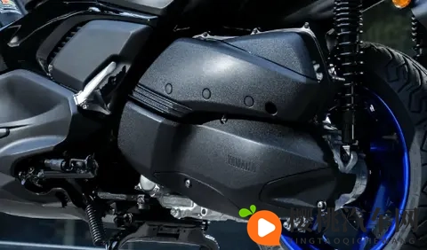 雅马哈发布26款XMAX300踏板车-3