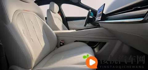 发力了！东风奕派eπ007+ 颜值、智能、操控都有了，还有大彩蛋？-1