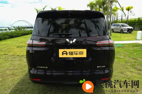 五菱星光730正式上市！7万多就能买的“大七座”，侧滑门是亮点-1