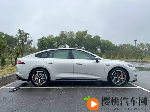 “超配”+“超值” 长安启源A06上市，售1099万起-2