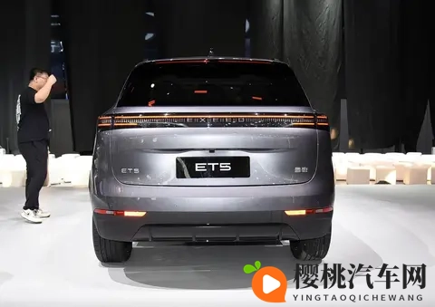 星途ET5将于11月13日预售,配15升增程动力,纯电续航165公里-1