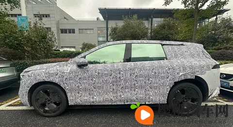 日产N8谍照曝光 定位中大型SUV 搭载大尺寸双联屏-1