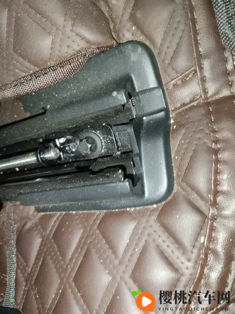 一手准新奔驰C级,38万公里,228万开回家-1