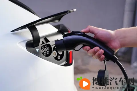 男女插孔视频：汽车插孔革新：揭秘未来智能出行新趋势-1