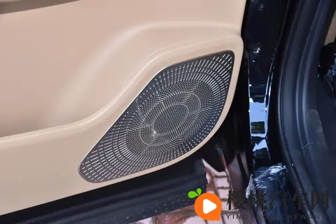 1398万起,四驱+230km纯电续航,蓝电E5 PLUS还送轮上三室一厅-2