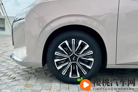 不到8万买家用大七座,油、电、混动全都有!-2