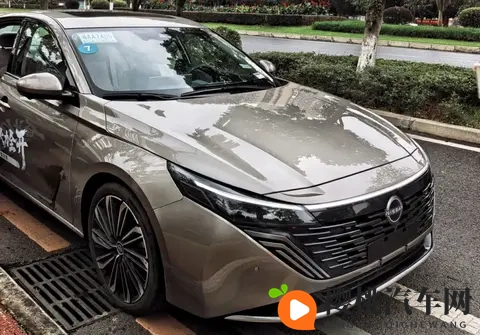 全新日产天籁实车曝光，20T+鸿蒙座舱，破局？-1