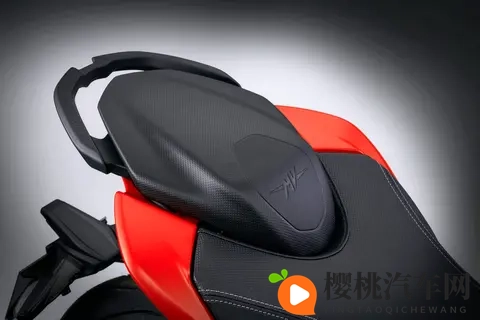 MV 奥古斯塔 2026 运动街车 Brutale 800-1