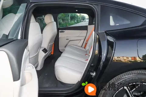 抢先试驾东风奕派eπ007+，试装版与量产版差异不大-2