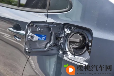 快拔出来我是你小 的报道内容：新型插头设计：汽车充电更便捷，行业热议新技术-3