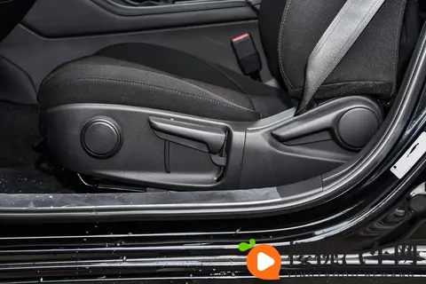 按摩性爱A片：激情按摩，禁忌诱惑片段-1