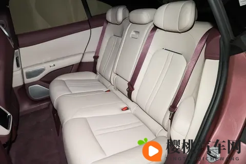 小米YU7实测：2535万起的豪华纯电SUV，835km续航+323秒破百。-2