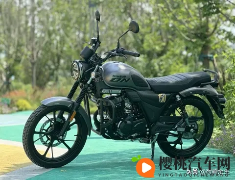 通勤溜车实测!豪爵DN150油耗189L,复古范儿缺失成最大槽点?-2