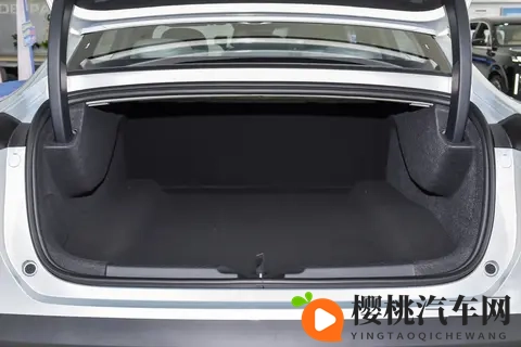 开过深蓝L06之后,我劝你别光看配置表,很多地方都挺香-3