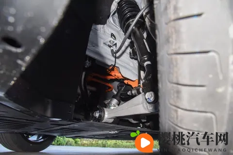 特斯拉突然涨价又送福利 老车主新车主哭笑不得？-1