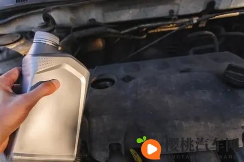 为什么不能乱用5W-30的机油?一些车用了可能会提前报废!-1