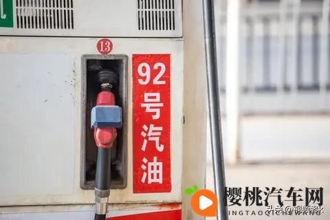 为什么又鼓励大家购买燃油车,新能源不香了?咱看懂这信号了-1