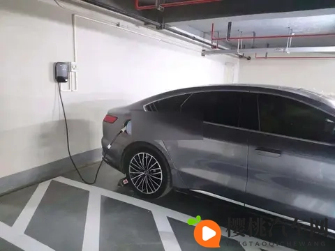 新婚人妻去按摩被中出：汽车座椅暗藏秘密，舒适安全成购车新关注-2