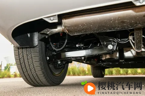 1398 万起,四驱续航超 230km,第三代蓝电E5 PLUS开启预售-2