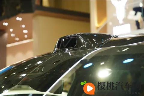 国产豪华旗舰SUV新王炸！岚图旗舰泰山亮相郑州国际车展-3