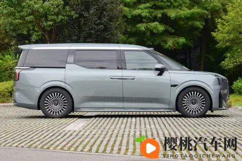 一辆极氪009,装下我们三代人的周末:一位奶爸的用车笔记-1