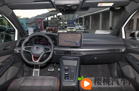 2026款高尔夫GTI来袭,20T可69秒破百,燃油钢炮还有未来吗?-3
