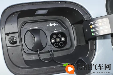 方程豹钛7：适合家用的中大型SUV，方方面面都能打？-2