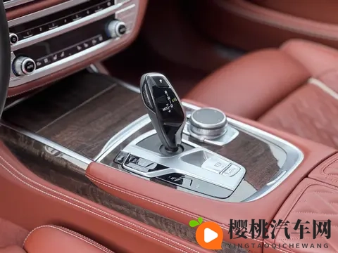 蓝色宝马740Li:2年车龄,6万公里,行政座驾569万-2