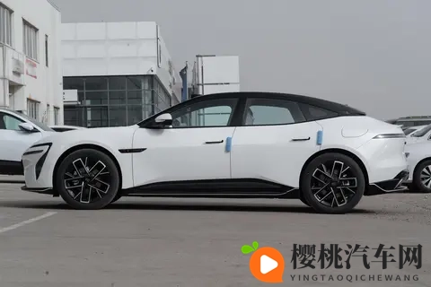 西施流眼泪翻白眼咬铁球图片：新能源汽车创新设计火爆，市场前景广阔引关注-2