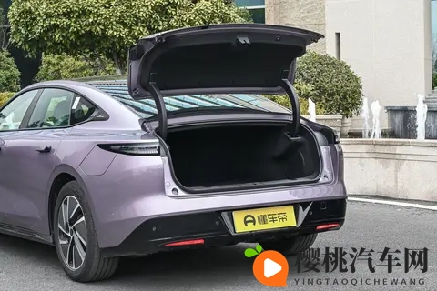 兼顾续航与操控:2025 款星纪元 ES 增程版 Ultra 四驱旗舰解析-1