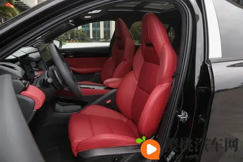 10万级家用轿车该选谁？试驾第三代领克03，全家人都满意-2