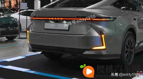全新雷克萨斯ES实车外观与内饰终于曝光,惊喜与惊吓并存!-3