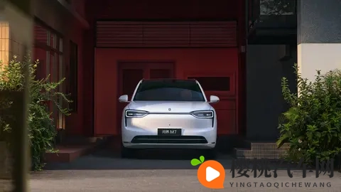 全新问界M7｜纯白Dress Code，出发City Walk-1