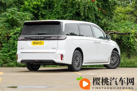 试完26款岚图梦想家，发现现在的MPV越来越卷了-2