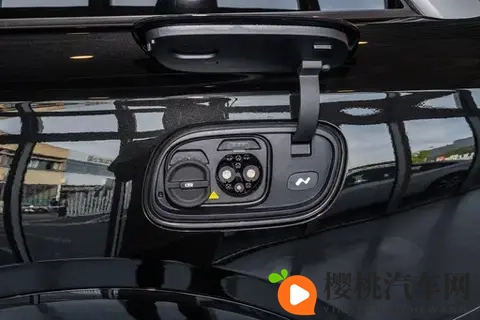 二宝家庭最怕啥？最怕全家出行像打仗！乐道L90能救场吗？-1