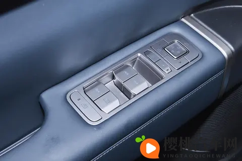 方程豹钛7：1300km超长续航+1880L魔术空间，解决带娃出行难题！-2