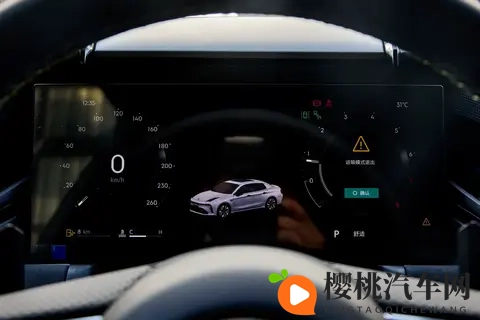 第三代领克03试驾：百公里加速65秒，紧凑型燃油车中的扛霸子！-2