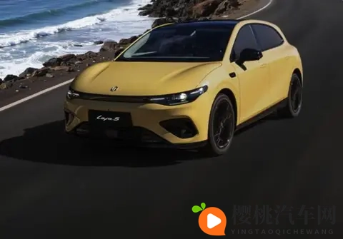 零跑A10曝光!疑似T03接班人,小车市场又要开卷了?-1