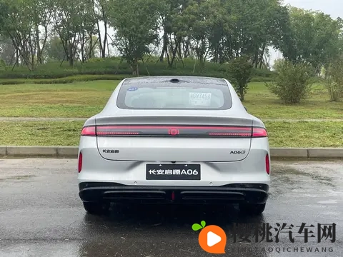 “超配”+“超值” 长安启源A06上市，售1099万起-1