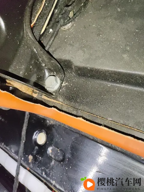 22万拿下奔驰威霆7座,宜商宜家,享受高品质出行?-1