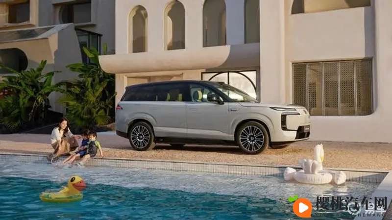 特大巨人黑巨茎大战中国女:女驾驶员街头智斗巨物,英勇事迹引关注-2