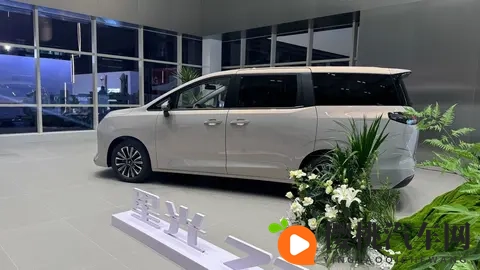 五菱星光730正式上市，限时71万起，哪款配置适合入手？-1