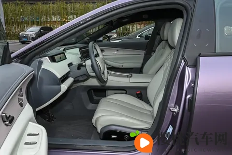 雪豹四驱+猎鹰辅驾+1645km续航:星纪元ES增程版试驾惊喜体验-2