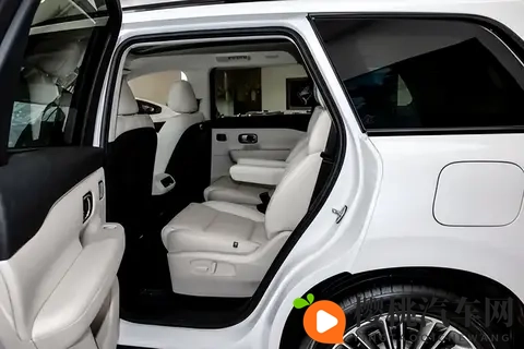 已有燃油车，还想加购家用六座？这台可能是最稳的选择-1