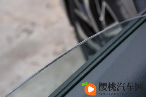 1038 万起,这款新车配置拉满,年轻人买车可以看-3