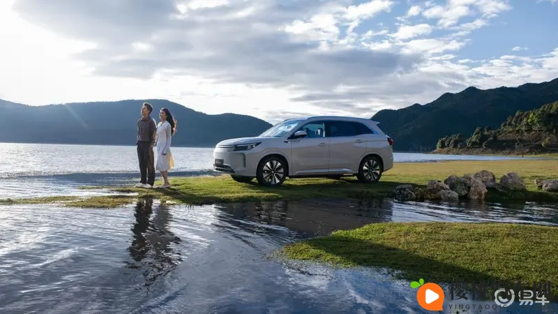 卡戴珊RayJ无删减在线：卡迪拉克XT5：奢华SUV，尽享驾驶乐趣-1