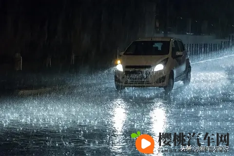 下暴雨开车,雨水撞击车头,会不会被吸入气缸?-2