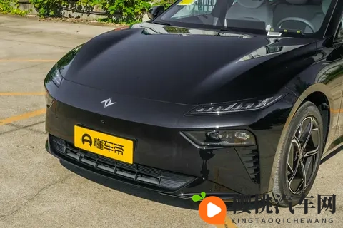 新手也能开的轿跑!东风奕派 eπ007 + 好开又安全-1